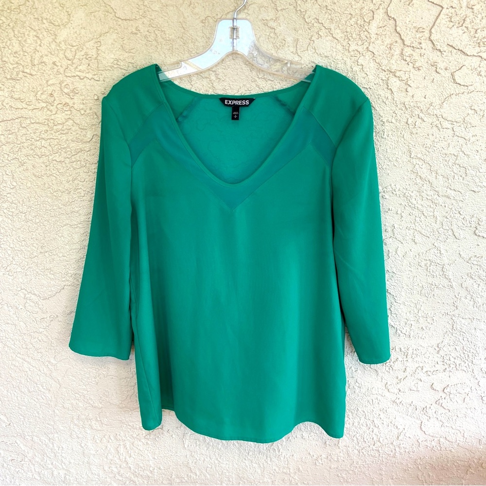4/$16 Express Lightweight Top - Size Small